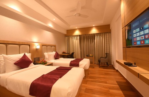 Mysore Hotel | Emerald Clarks Inn Suite