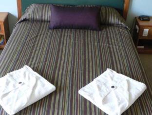 Emerald Hotel | Emerald Explorers Inn