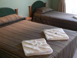Emerald Hotel | Emerald Explorers Inn