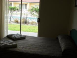 Emerald Hotel | Emerald Explorers Inn