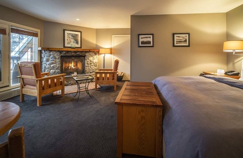 Field Hotel | Emerald Lake Lodge