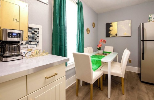 Tremont House | Emerald Oasis: Stunning Tremont 1BR Upper Unit by Christmas Story House | Parking 7 Min to Downtown