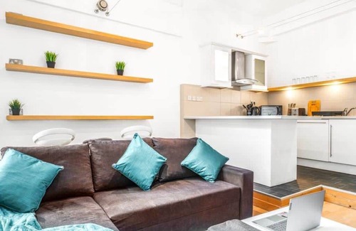 Birmingham City Centre Apartment | Emerald Suite | Netflix | WiFi