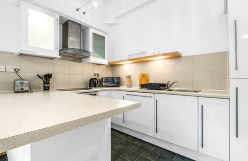 Birmingham City Centre Apartment | Emerald Suite | Netflix | WiFi