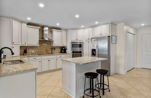 Silver Sands House | EMERALD SURF-5 br, 4ba, BEACH FRONT with POOL & Pet friendly!