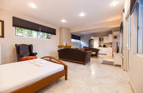 Spata-Artemida House | Emma's Airport Studio