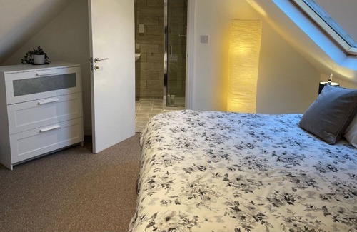Watford Apartment | En Maison 3 Bedrooms & 2 Bathrooms -Watford Junction - 20 mins to Central London