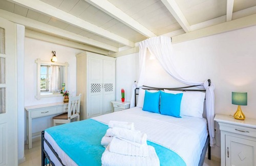 Kamari House | En Plo Boutique Suites Master Suite with Sea View (5 pax)