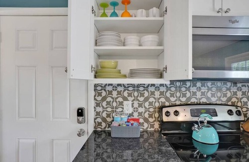 Wilmington House | Enchanted Blues ~ Near UNCW, 2 Miles to Beach, Bikes