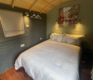 Sibford Gower House | Enchanted Cabin Retreat in Sibford Gower