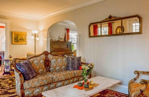 West Elmira House | Enchanted Cottage on Glen