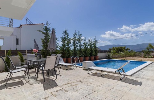 Isthmia Villa | Enchanted Sunlit Villa Retreat