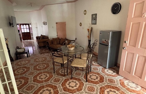Tower Isle Villa | Enchanting 2-bedroom apartment with AC in Tower Isle