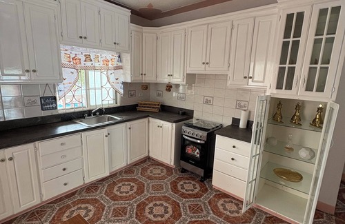Tower Isle Villa | Enchanting 2-bedroom apartment with AC in Tower Isle