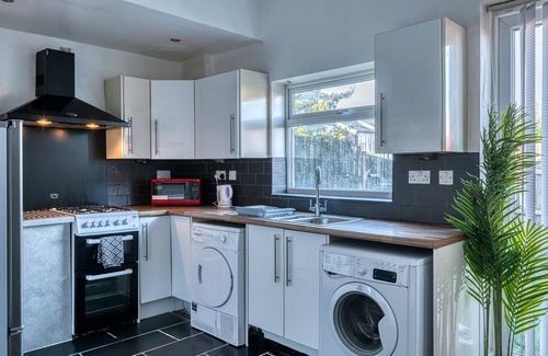 Manchester House | Enchanting 3-bedroom house in Manchester with cozy vibes