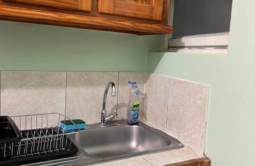 Constant Spring Apartment | Enchanting apartment with AC in Kingston, Hot water
