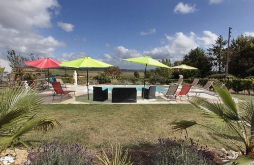 Saint-Maigrin Cottage | Enchanting Gite for Winter days.