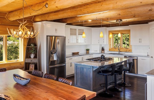 Morrison House | Enchanting Morrison Home with Views and Wifi