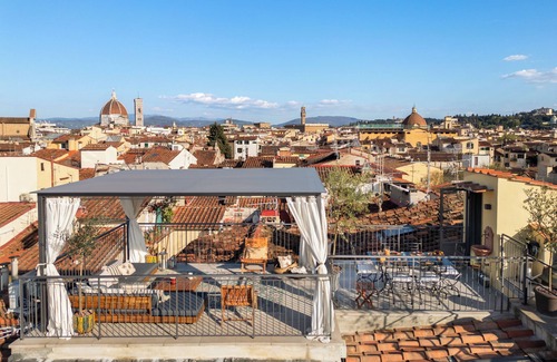 Santo Spirito Apartment | ENCHANTING PENTHOUSE 360° Panoramic View in the Heart of Florence.