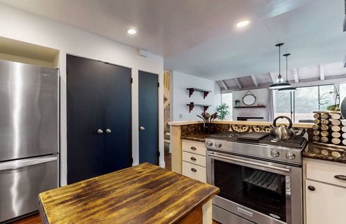 High Meadows Condo | Enchanting Snowbird retreat with pool, tennis, fireplace, & patio - dogs welcome