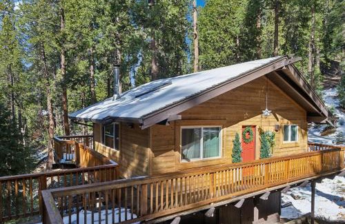 Arnold House | Enchanting Swiss Chalet-Style Cabin