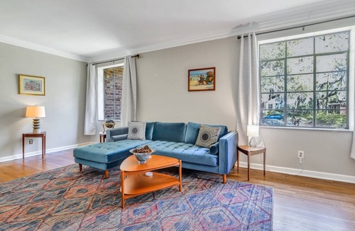 Midtown House | Enchanting Washington Ave Retreat w/ Parking and Yard by Lucky Savannah