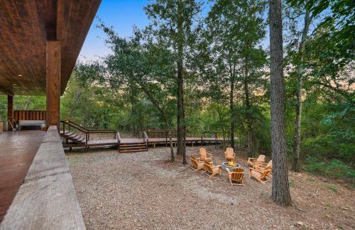 Hochatown House | Enchanting Waterfront Cabin w Private Boardwalk