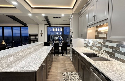 Ashland Condo | Encore Suite 1 @ The Skytower Penthouse