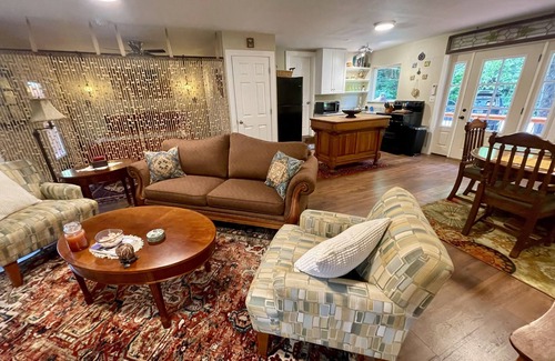 Eureka Springs Cottage | End of summer rates