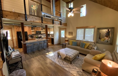Sulphur Cabin | End of Summer Special Aug & Sept! Sleeps 10 Book two nights & 3rd night is free!