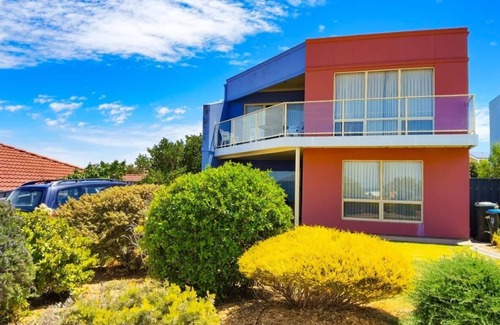 Middleton House | Endeavour at McLeod Rd Middleton-Near Beach-Family