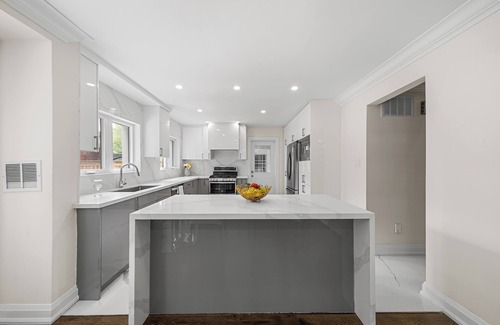 Newtonbrook House | Endless Comfort Awaits In This Poolside Hideaway!nTranquility meets