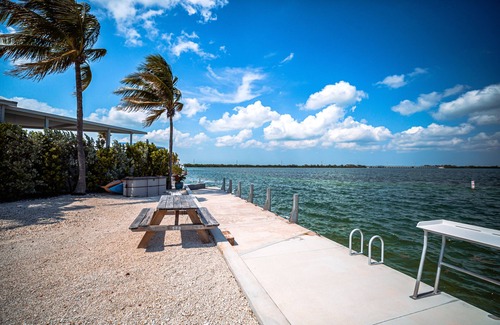 Cudjoe Key RV Rental | Endless Ocean Views - RV589