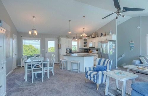 Sneads Ferry House | Endless Summer: A spacious 4-bedroom, 3-bath ocean view home in North Topsail Beach