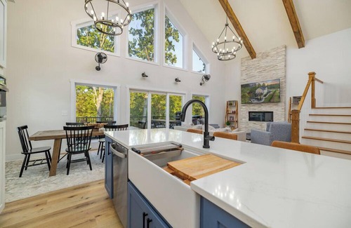 Wise House | Endless Summer | 10 ft Water Depth | Amenities Galore