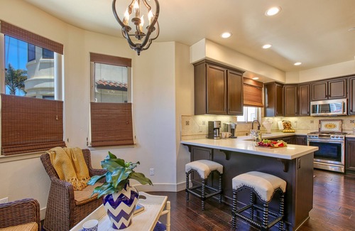 Downtown House | Endless Summer with Ocean Views, Ocean Side Hwy 101