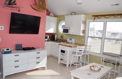 Chincoteague House | Endless Sunsets-The Honeymooner-Waterfront w/Dock, Sunsets