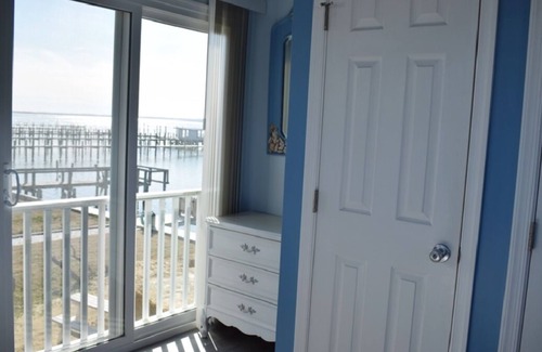 Chincoteague House | Endless Sunsets-The Honeymooner-Waterfront w/Dock, Sunsets