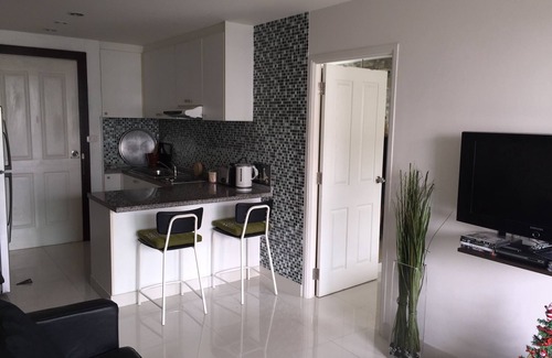 Hua Hin Condo | English owned pool view condo, now with personal internet for multi users.
