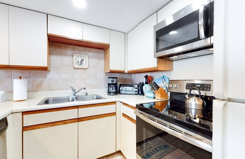 Midtown Ocean City Condo | Enjoy a Bayfront Balcony, Amazing Views, WiFi, Central AC & Shared Outdoor Pool