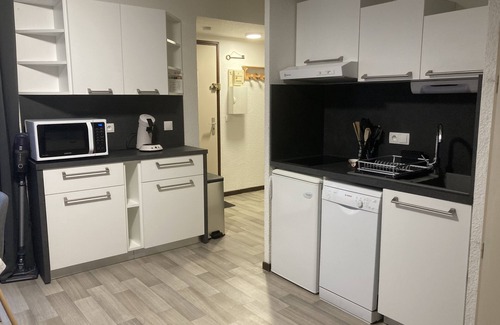 Villarodin-Bourget Apartment | Enjoy a cozy n'est in the mountains with a view of the snow-capped mountains.