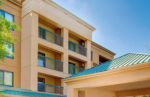 Crestline Heights House | Enjoy a Hassle-Free and Suiting Stay! Free Onsite Parking, Pets Are Welcome!