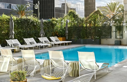 Wilshire Center House | Enjoy a Hassle-Free and Comfortable Stay! Hill View, Near Madison Avenue Park