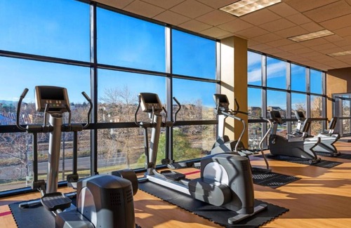 Union Square House | Enjoy a mountainside stay at our hotel in Lakewood, Colorado