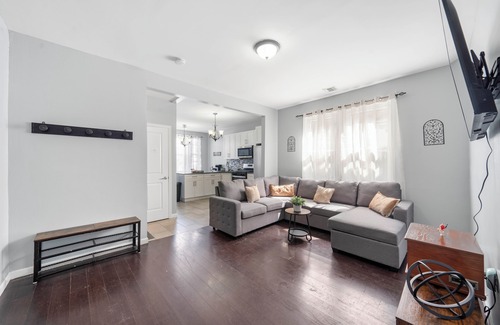 Constable Hook House | Enjoy a peaceful and conveniently located stay at this modern comfortable 3-bedroom apartment in Bayonne, where convenience meets comfort! Situated in a prime location, our home offers easy access to plenty amenities, making it the perfect choic