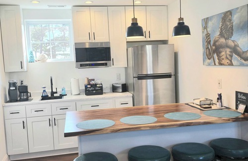 Northeast Virginia Beach Apartment | Enjoy a private stay just 4 blocks to Oceanfront and vibrant Boardwalk!