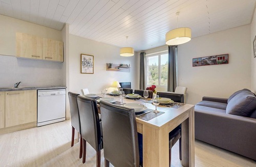 Saint-Barthelemy Apartment | Enjoy a relaxing vacation in this quiet nature on the riverbank Le Blavet.