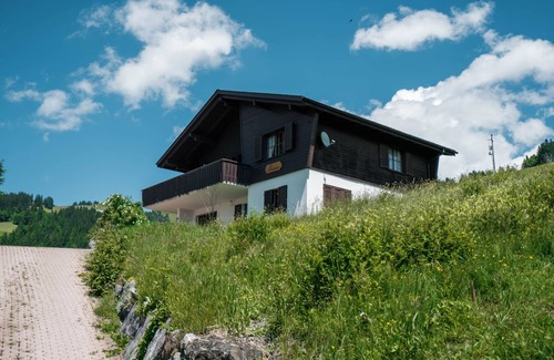 Amden House | "Enjoy a Relaxing Escape in Chalet Theresia: Nature at Your Doorstep!"