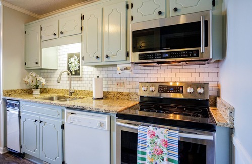 Clemson House | Enjoy a Slice of Heaven at the Clemson Dike!