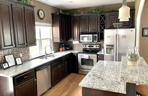 Historic Edgefield House | Enjoy a spacious private residence loaded with amenities and amazing views!